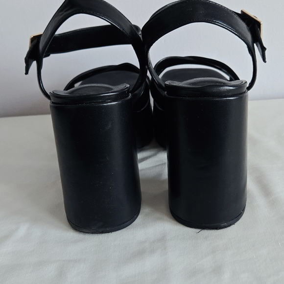 Black Chunk Heeled Women's Sandals - Picture 3 of 6